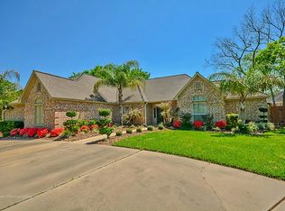 54 Timbercreek Ct, Lake Jackson, TX 77566
