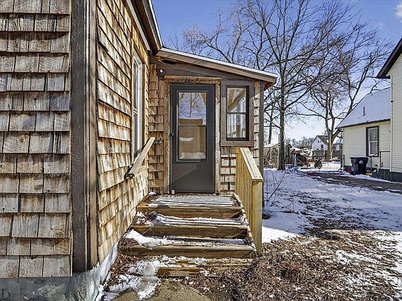 5th image of 1015 Bluff Street