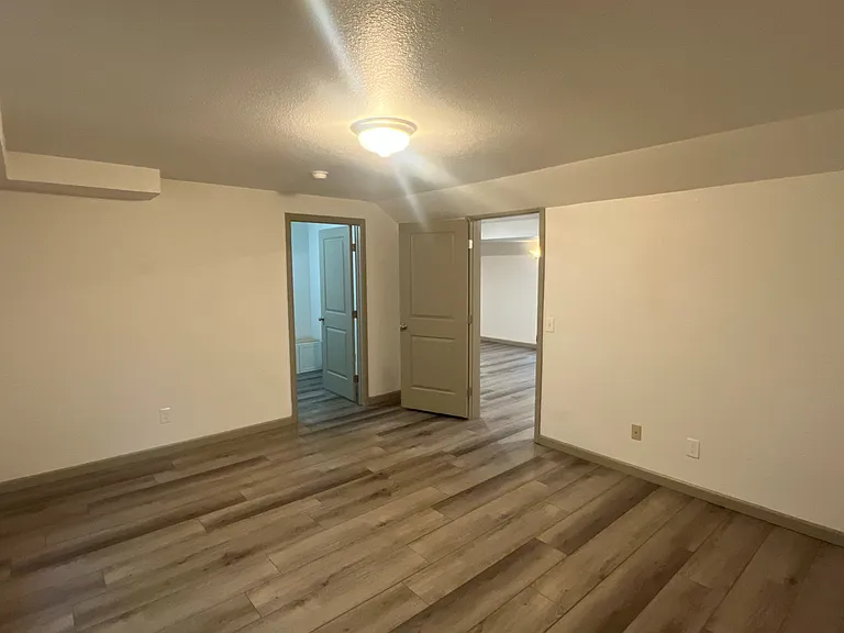 317 Victoria St — Photo 41