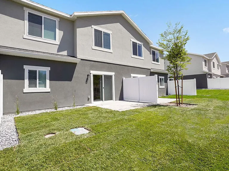 Valo At Bellin Townhomes — Photo 2