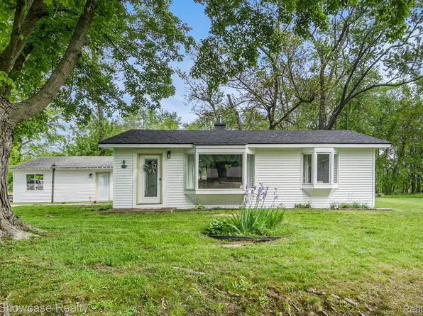 1701 Marylestone Dr, West Bloomfield, MI 48324