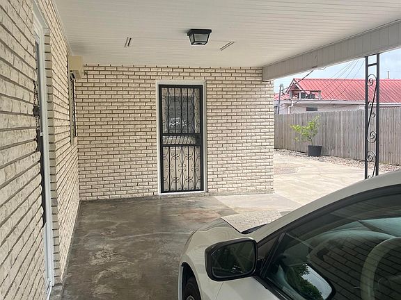 5th image of 204 Carolyn Ave