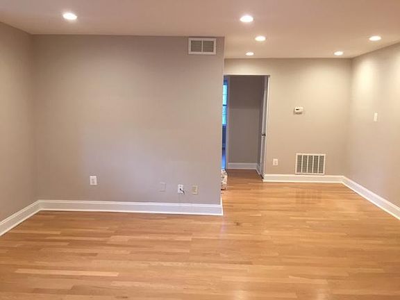5th image of 824 S Arlington Mill Dr #1-B-1
