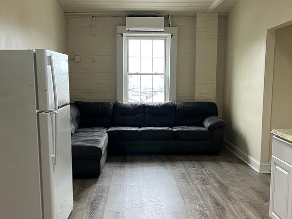 3rd image of 30 Chandler Sq APT 8