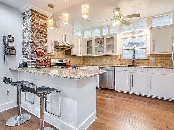 3rd image of 2117 Western Ave