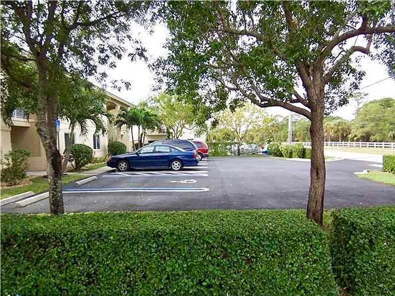 8460 NW 40th St #8460 — Photo 27