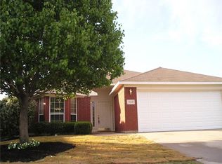9041 Winding River Dr, Fort Worth, TX 76118