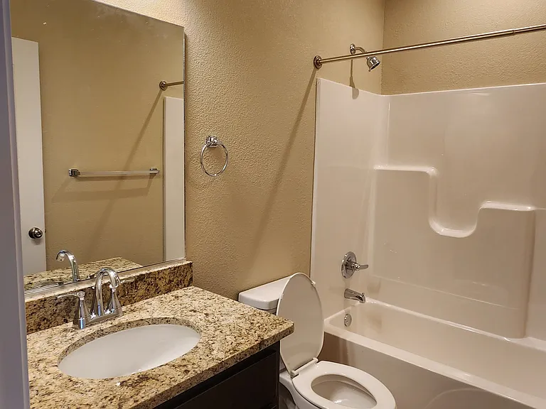 2203 Everett Dr — Photo 14