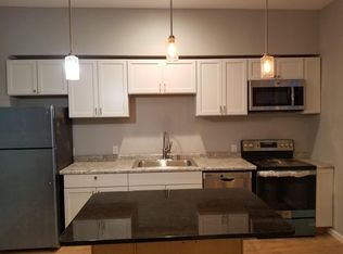 912 5th St SW APT 1, Willmar, MN 56201