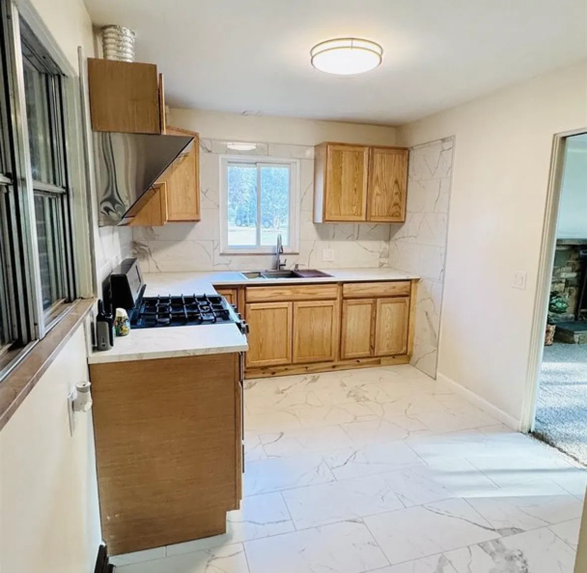 4 bed, 2.5 bath, 1956 sqft, $1,500 — Photo 2
