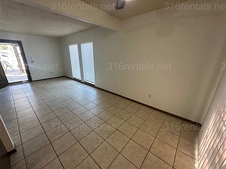 359 E Marion Ct — Photo 17