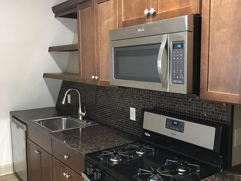 615 W Ferry St #6 — Photo 2