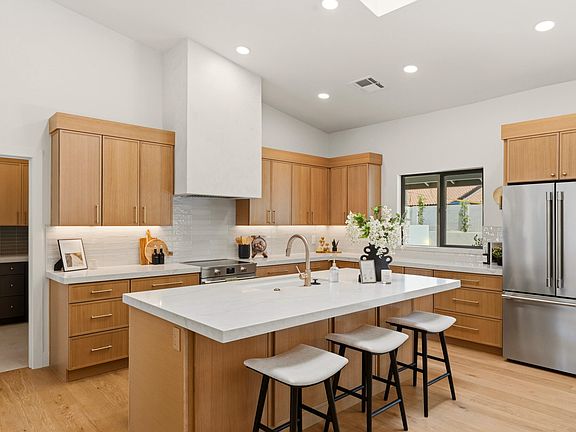 3rd image of 5838 E LE MARCHE Avenue
