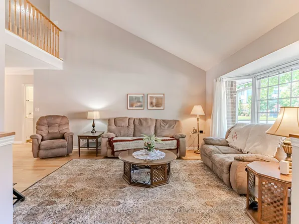 40 Museum Dr #402, Orillia, ON L3V 7T9