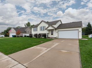 6918 Shady Knoll Dr SE, Caledonia, MI 49316