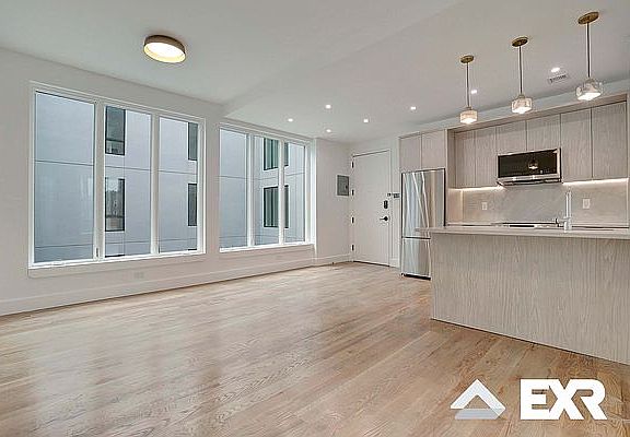 4th image of 150 Erasmus St #301