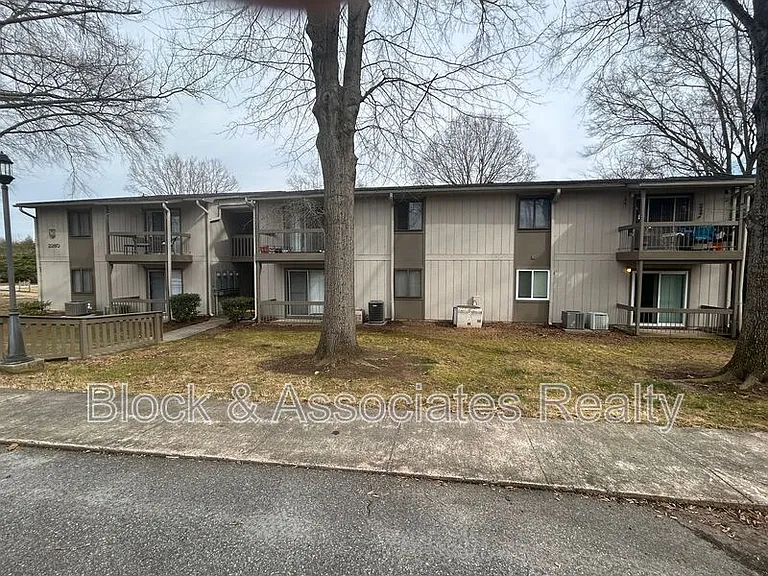 2260 Sunderland Rd #84W — Photo 3