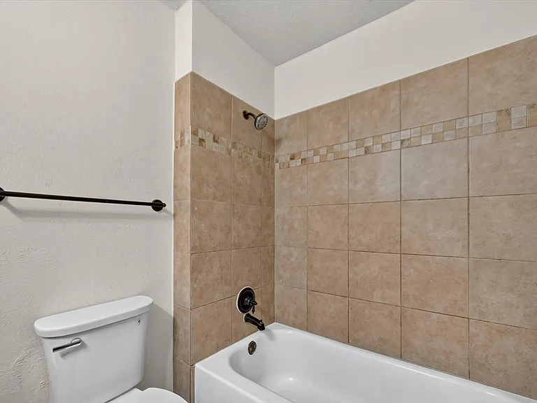 209 Glenwood Dr — Photo 13