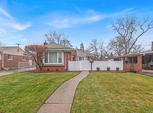 28894 Barkman St, Roseville, MI 48066