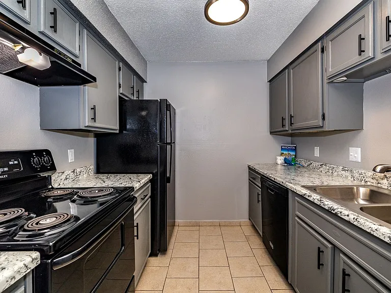 Cimarron Apartments — Photo 29