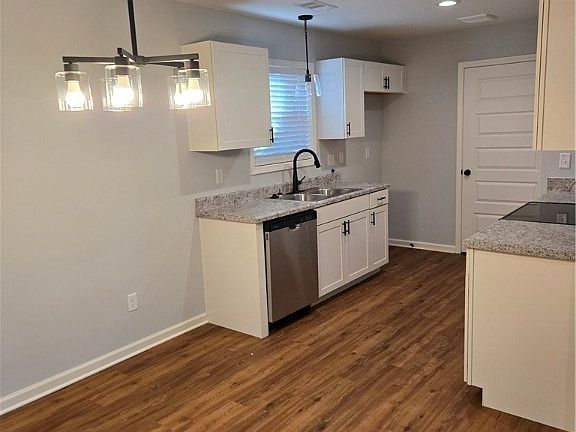 5th image of 401 42nd St