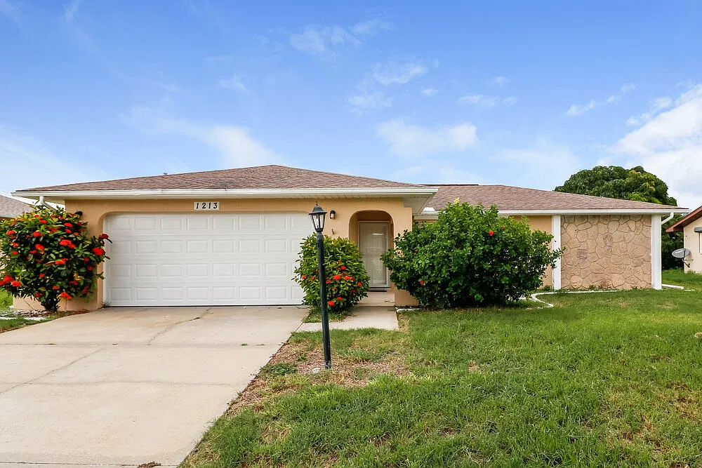 3 bed, 2.0 bath, 1184 sqft, $1,795 — Photo 1
