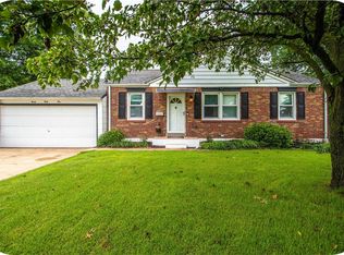 9045 Ione Ln, Saint Louis, MO