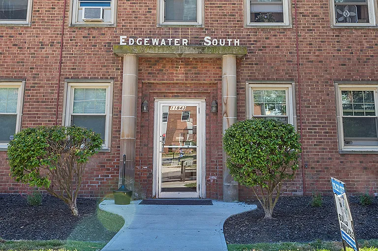 Edgewater South: 11843 Edgewater Dr