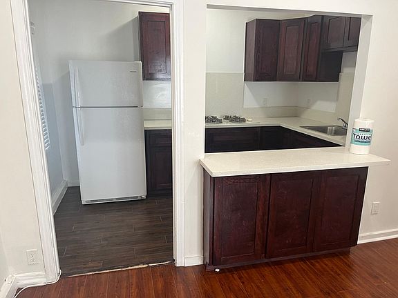 5th image of 144 S Edgemont St #107