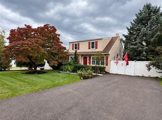 1326 Cloverly Rd, Warminster, PA 18974