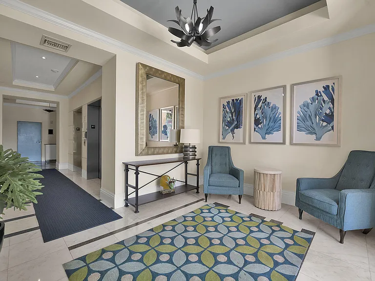 100 NE 6th St #203 — Photo 5