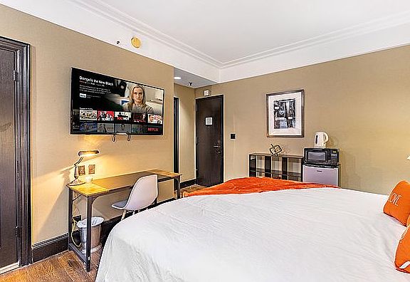 2nd image of 12 W 44th St #1107