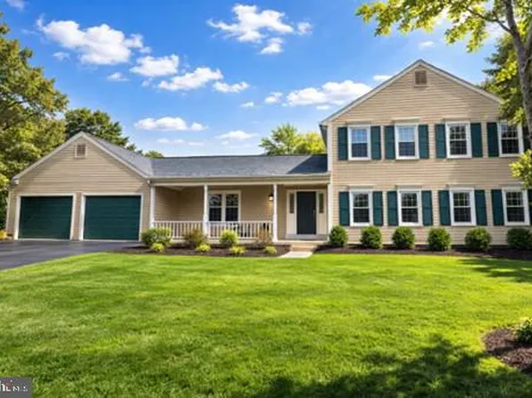 2701 Reign St, Herndon, VA 20171