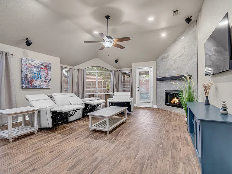 10804 Pineview Ln — Photo 25