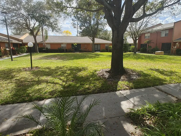 4800 Tangerine Ave — Photo 5