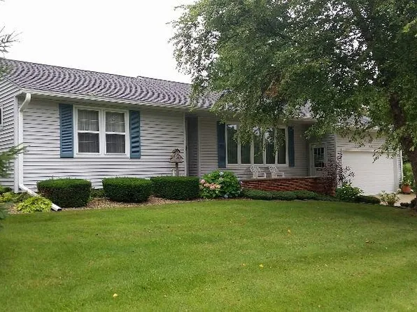 816 1st St SE, Oelwein, IA 50662