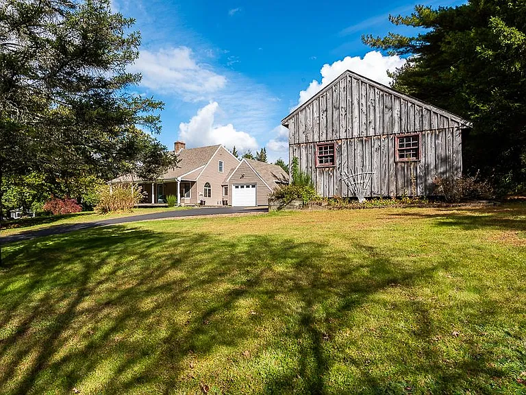 131 Hemlock Dr — Photo 4
