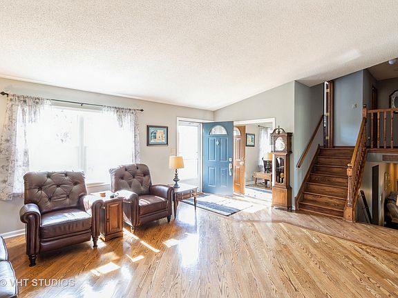 4th image of 1061 Warwick Cir N