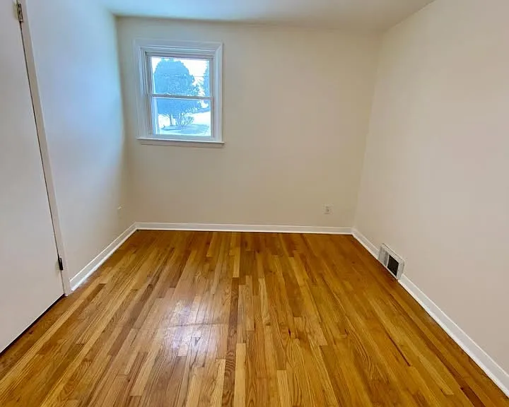 1006 Sunnycrest Rd #4 — Photo 2