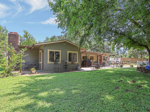 2286 Fair Rd, Abilene, KS 67410