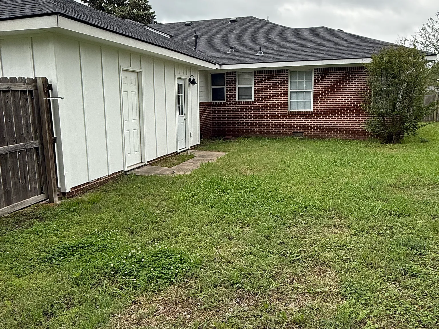 4 bed, 2273 sqft, $2,500 — Photo 4