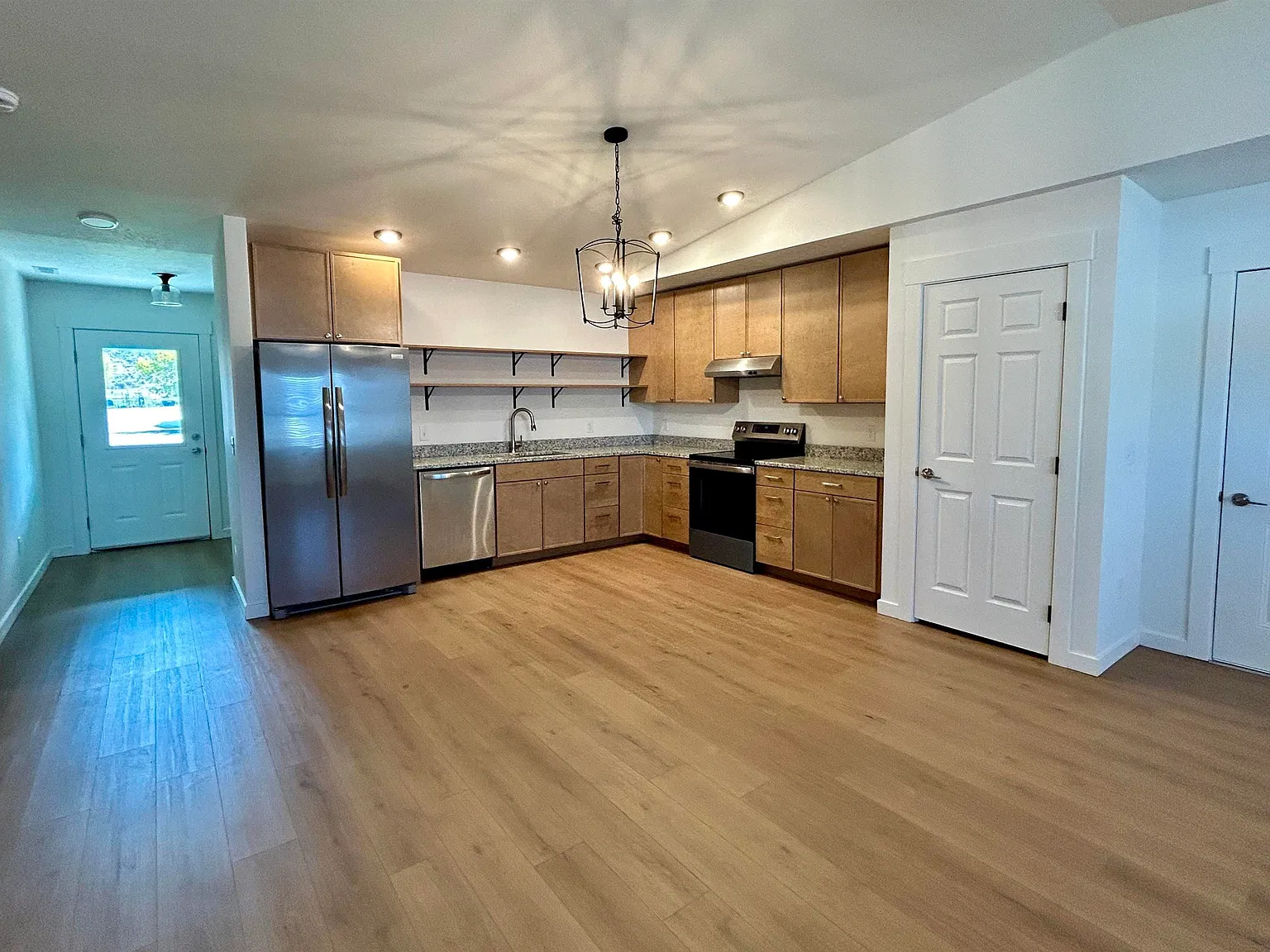 3 bed, 2.0 bath, 1496 sqft, $2,150 — Photo 3