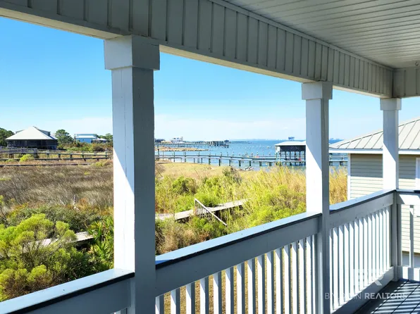 647 Bonita Ct, Gulf Shores, AL 36542