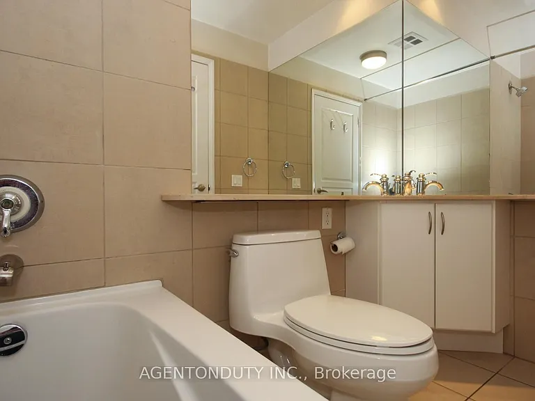 1121 Bay St #708 — Photo 11