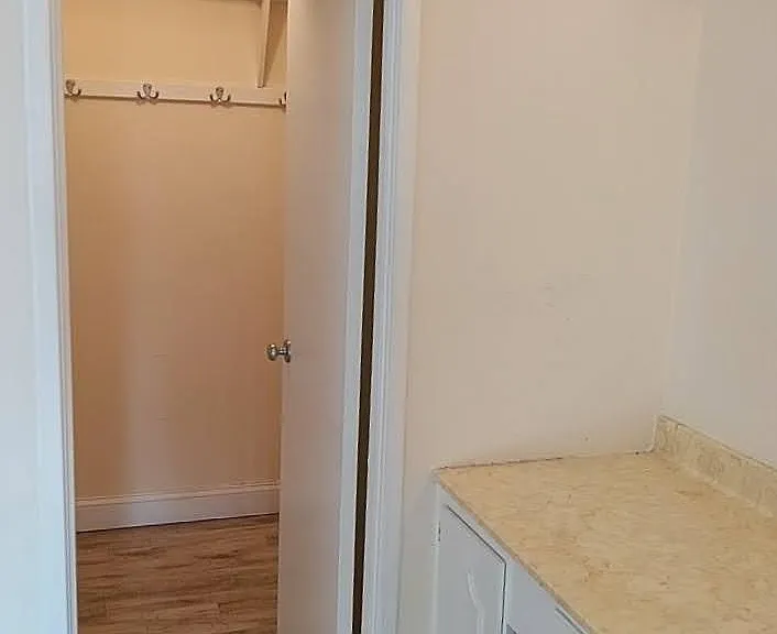 205 Yoakum Pkwy #421 — Photo 3