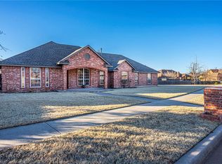 705 N Geronimo Way, Mustang, OK 73064