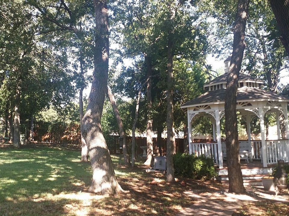 Beautiful gazebo on lot
