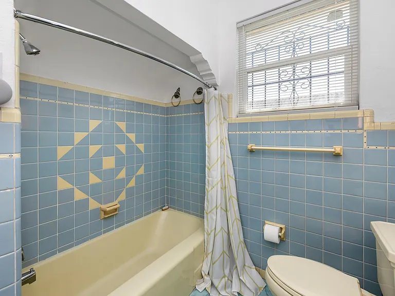 2524 W Leroy St — Photo 21