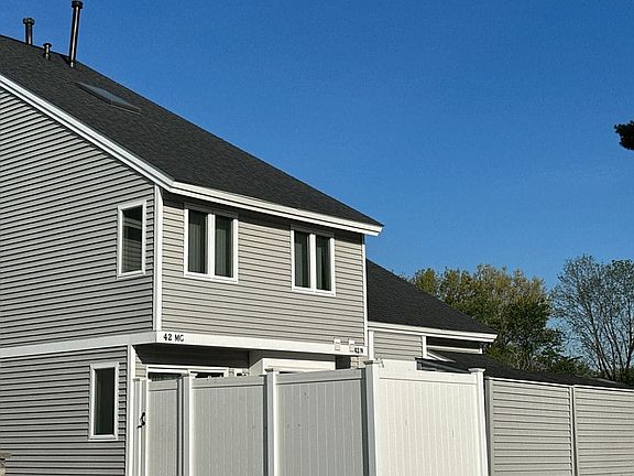 3rd image of 42 N Meadow Pond Dr #42N