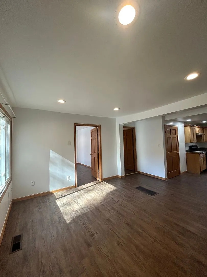 Updated 3 Bedroom House! — Photo 3